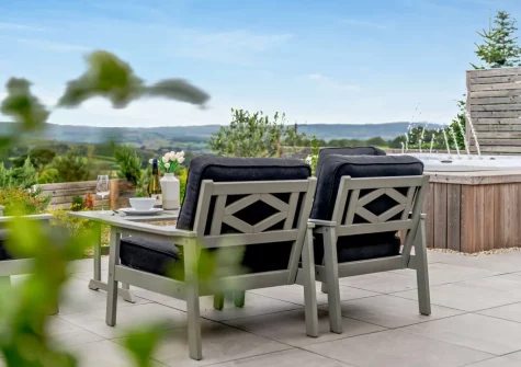 The patio, barbecue, outdoor sitting area & hot tub at Dartmouth Lodge, Marldon