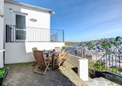 The patio & alfresco dining area at Dawn End, Looe