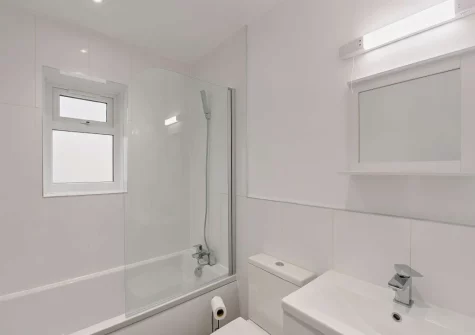 The bathroom at Deer Lodge, High Bickington