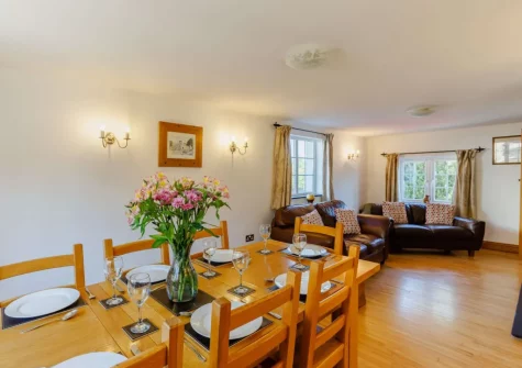The dining area at Devereux's, Littleham