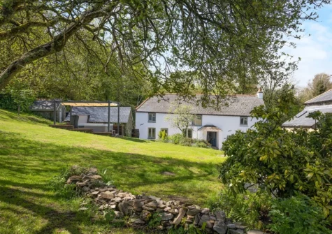 The enclosed rear garden at Deviock Farm House, Downderry