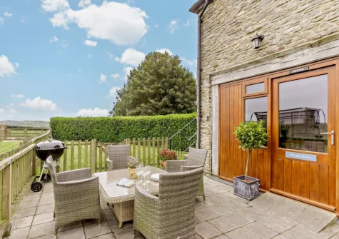 The enclosed patio, barbecue & alfresco dining area at Dexter Barn, Launceston