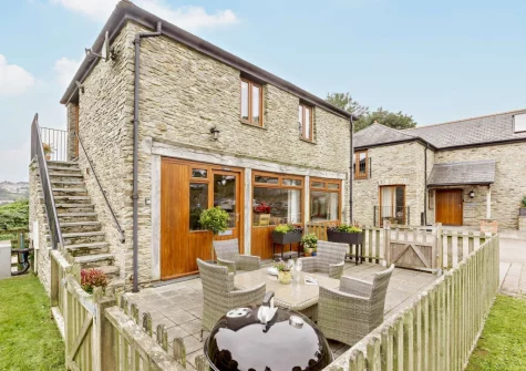 The enclosed patio, barbecue & alfresco dining area at Dexter Barn, Launceston