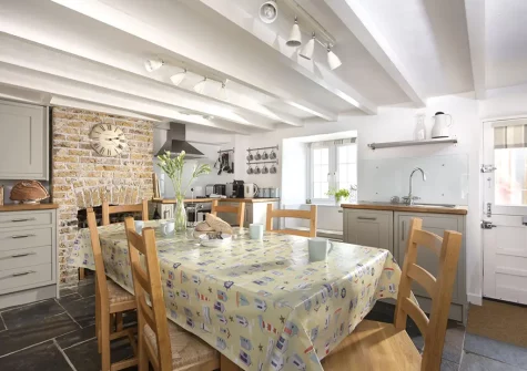 The kitchen & dining area at Dolor Cottage, Coverack