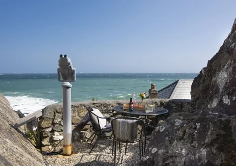 The narrow gravelled terrace & outdoor sitting area at Dolor Cottage, Coverack