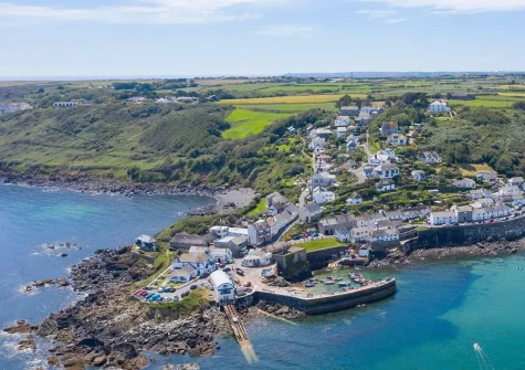 Dolor Cottage is just a few metres from the glistening waters edge in Coverack,