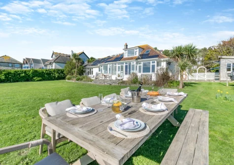 The lawned garden & alfresco dining area at Dolphins, Downderry
