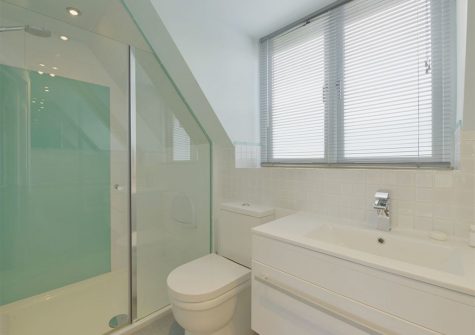 Bedroom #1 en-suite at Dove Cottage, Dittisham