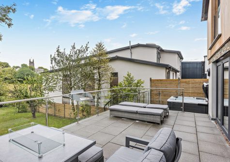 The patio, alfresco dining & outdoor sitting area at Dowr Gwel, Stratton