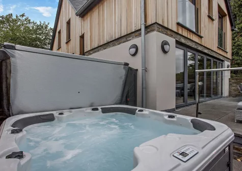 The hot tub at Dowr Gwel, Stratton