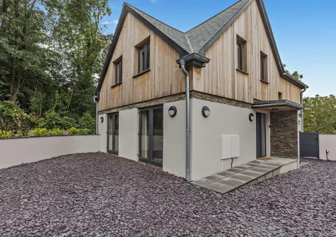 Dowr Gwel is a stunning mix of contemporary design alongside beautiful period features & style