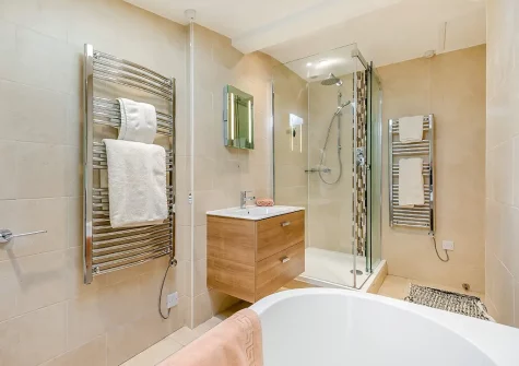 The bathroom at Dowr Penty, Helford