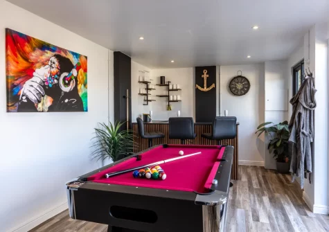 The summer house, with pool table and bar, at Driftwood Barton Close, Instow