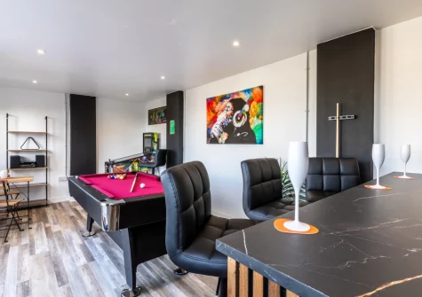 The summer house, with pool table and bar, at Driftwood Barton Close, Instow