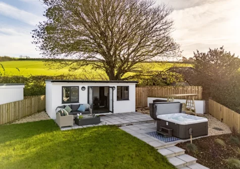The summerhouse, outdoor sitting area, hot tub & garden at Driftwood Barton Close, Instow