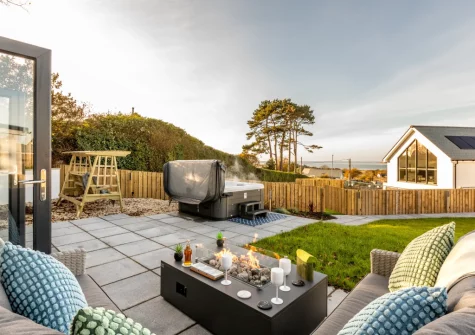 The outdoor sitting area & hot tub at Driftwood Barton Close, Instow