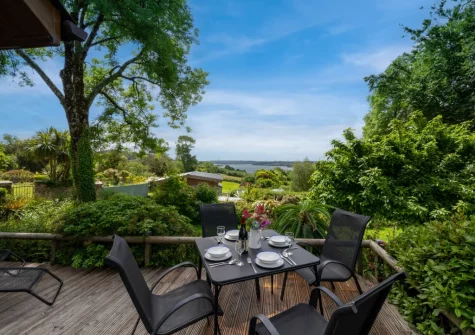 The wrap around deck & alfresco dining area at Driftwood Cottage, Bere Alston