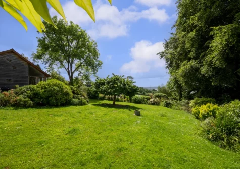 The beautifully manicured garden at Driftwood Cottage, Bere Alston