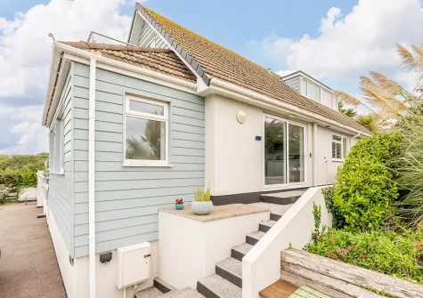 Driftwood is a beautiful seaside apartment with two patio areas with sea views & valley views