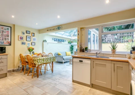 The kitchen & dining area at Drum Cottage, Appledore