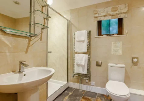 Bedroom #1 en-suite bathroom at Duck Egg Cottage, Westward Ho!