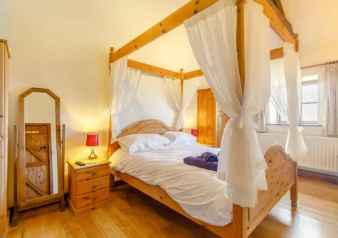 The bedroom at Duck's Waddle, Trevegean