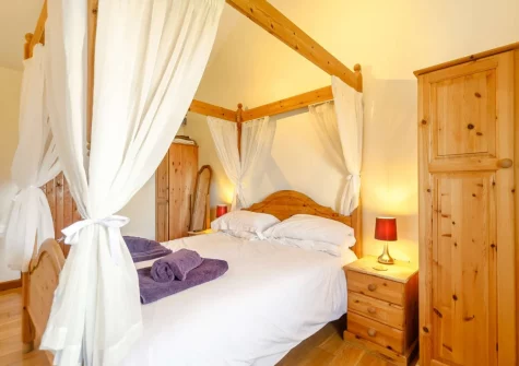 The bedroom at Duck's Waddle, Trevegean