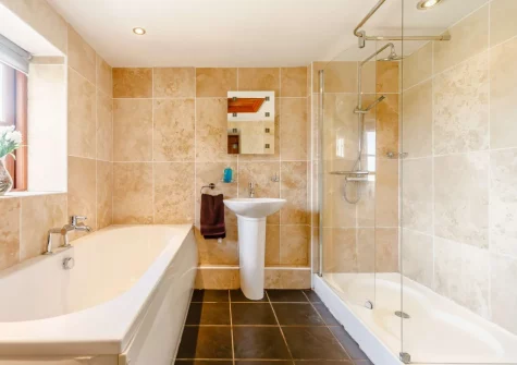 The bathroom at Duck's Waddle, Trevegean