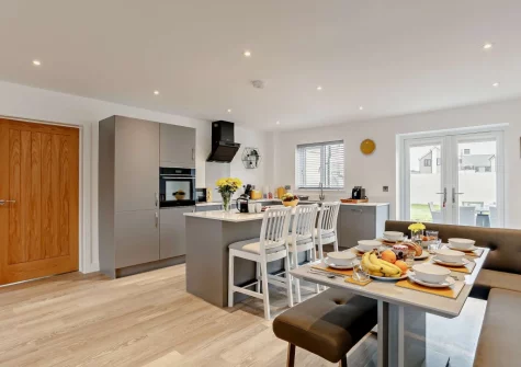 The kitchen & dining area at Dune Beachhouse, Westward Ho!