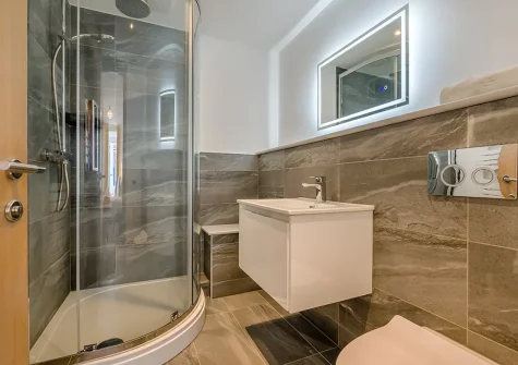 Bedroom #1 en-suite shower room at Echo Beach, St Ives