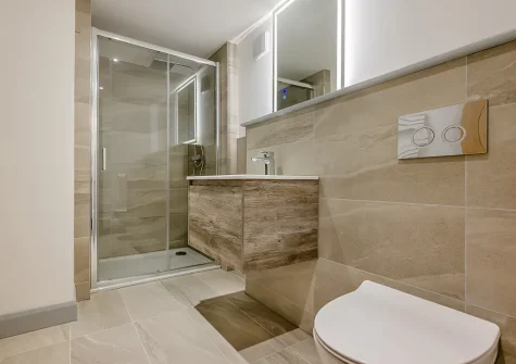 The shower room at Echo Beach, St Ives