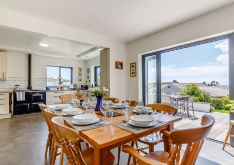 The dining area at Eddystone View, Wembury