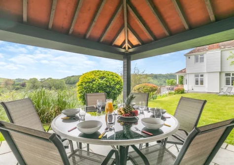 The open-sided pavilion & alfresco dining area at Edgehill, Pentewan