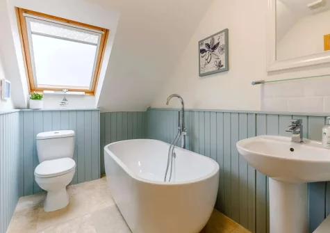 The bathroom at Edistone Barn, Edistone