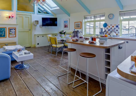 Eia's Loft, St Ives is a boutique one-bedroom courtyard hideaway in the heart of town, with quirky vibrant d&eacute;cor, vaulted ceilings, an ensuite bedroom and easy access to harbour, beaches, galleries, boutiques and the South West Coast Path.