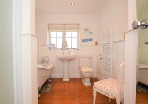 The bathroom at Elberry Cottage, Churston Ferrers
