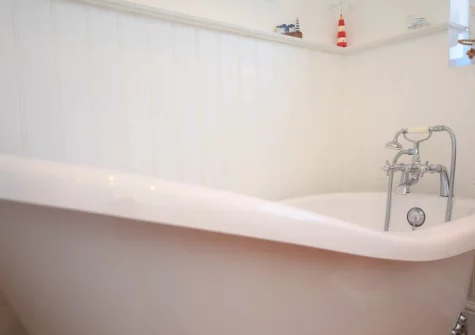 The bathroom at Elberry Cottage, Churston Ferrers