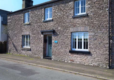 Elberry Cottage is a beautifully presented character cottage, located on the outskirts of Brixham, with a private enclosed garden