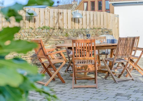 The patio, barbecue & alfresco dining area at Elmwood Cottage, Constantine Bay