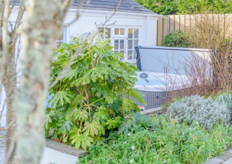 The hot tub at Elmwood Cottage, Constantine Bay
