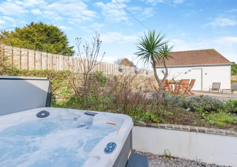 The hot tub at Elmwood Cottage, Constantine Bay