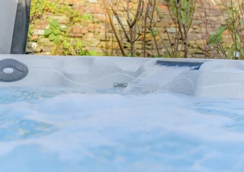 The hot tub at Elmwood Cottage, Constantine Bay