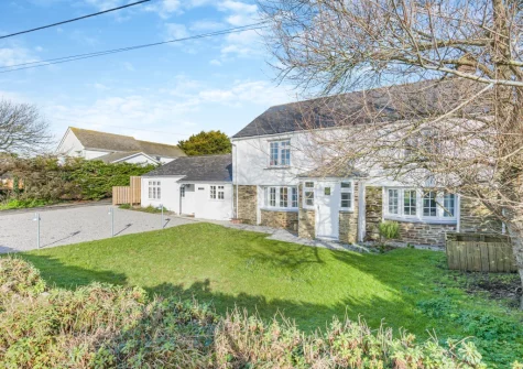 The front garden at Elmwood Cottage, Constantine Bay
