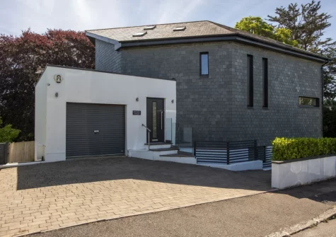 Estuary Watch is the the ultimate holiday retreat with designer space & easy access to Cornwall's best beaches