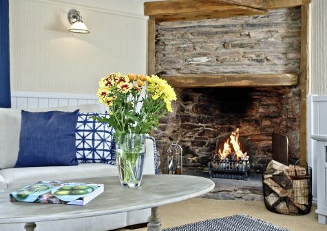 The living area at Evies Cottage, Higher Brixham