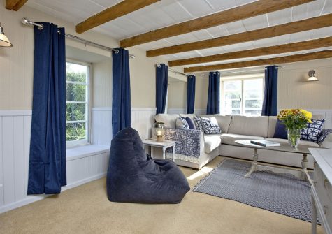 The living area at Evies Cottage, Higher Brixham