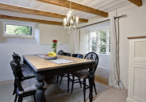 The dining area at Evies Cottage, Higher Brixham