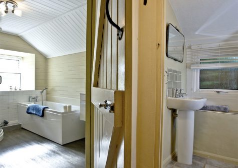 The bathroom at Evies Cottage, Higher Brixham