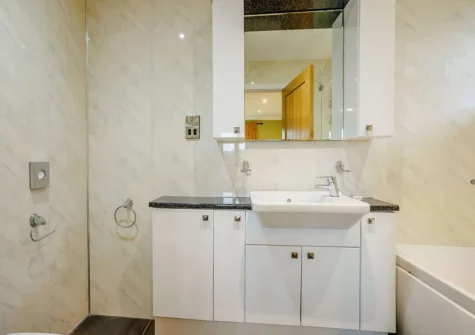 Bedroom #1 en-suite bathroom at Fabulous Cottage, Westward Ho!