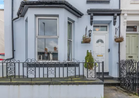 The Failte View is a stylish & recently refurbished apartment in an elevated position with views of Brixham's picturesque harbour at Failte View, Brixham
